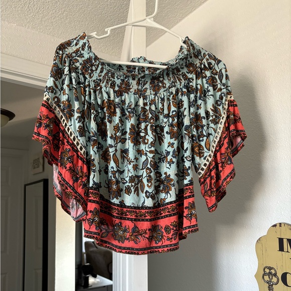 Coco + Jaimeson floral off the shoulder top - Picture 1 of 3